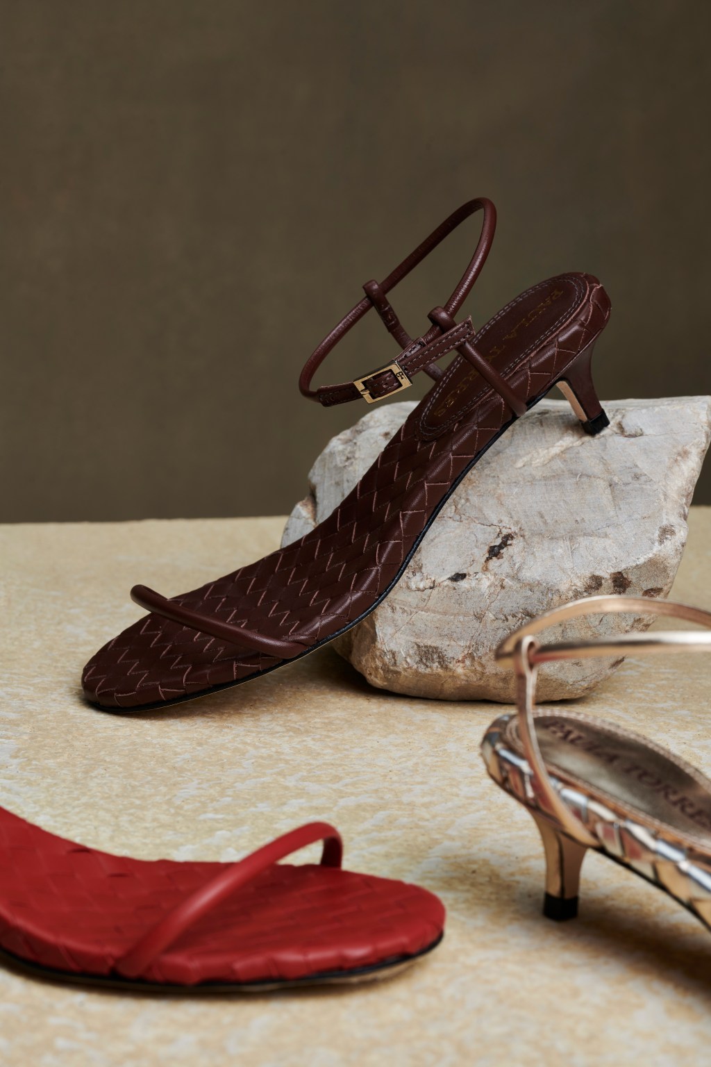 COMO ESCOLHER O SALTO PERFEITO PARA SUA SANDÁLIA&nbsp;FEMININA