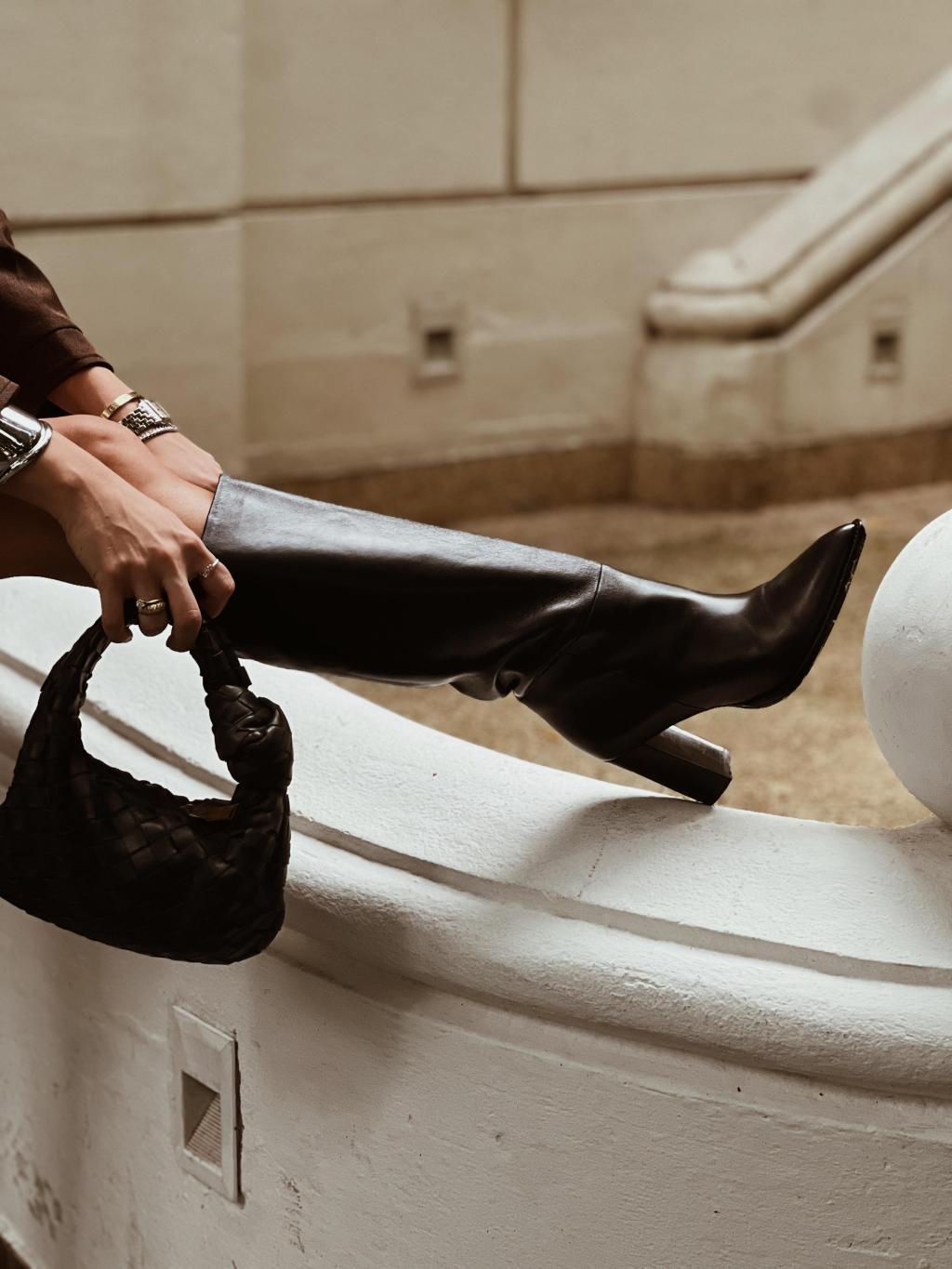 SAIA E VESTIDO COM BOTA: COMO USAR E LOOKS PARA SE&nbsp;INSPIRAR